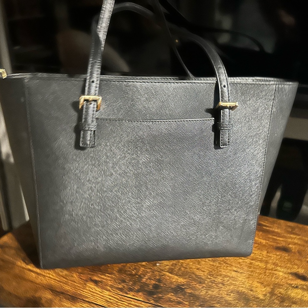 Like new MK large purse - Picture 2 of 3